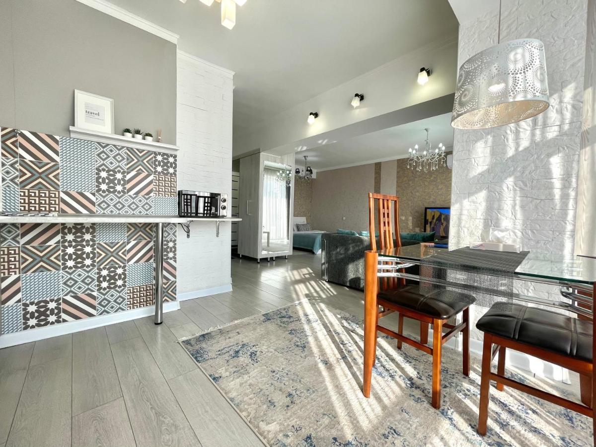 Apartment In The Heart Of The City Αλμάτι Εξωτερικό φωτογραφία